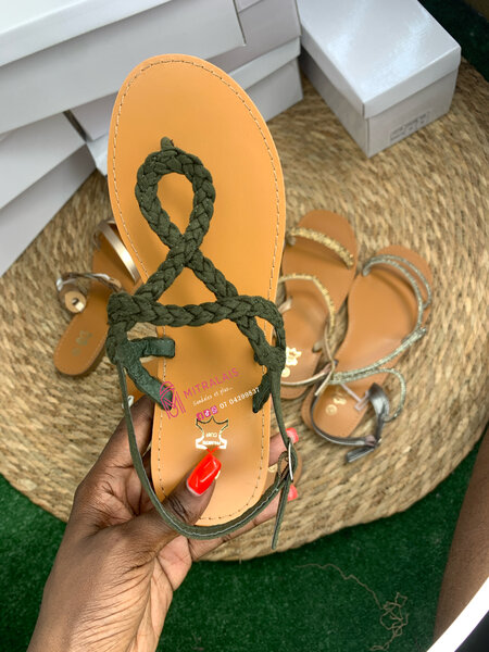 Sandale tressée vert treillis