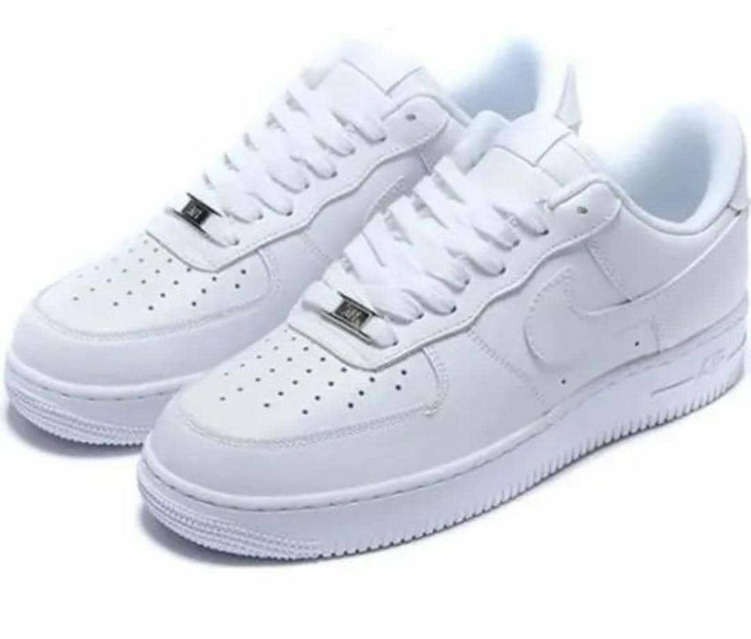 Baskets Classiques Noires et Blanches