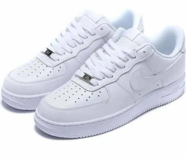 Baskets Classiques Noires et Blanches