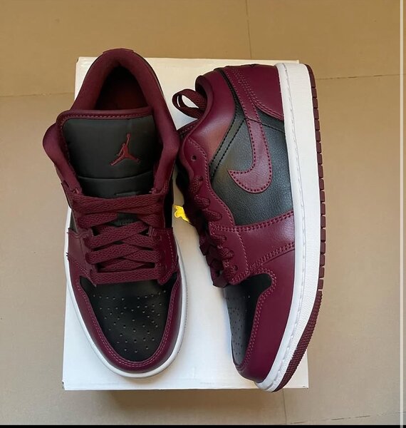 Air Jordan 1 (dark beetroot)