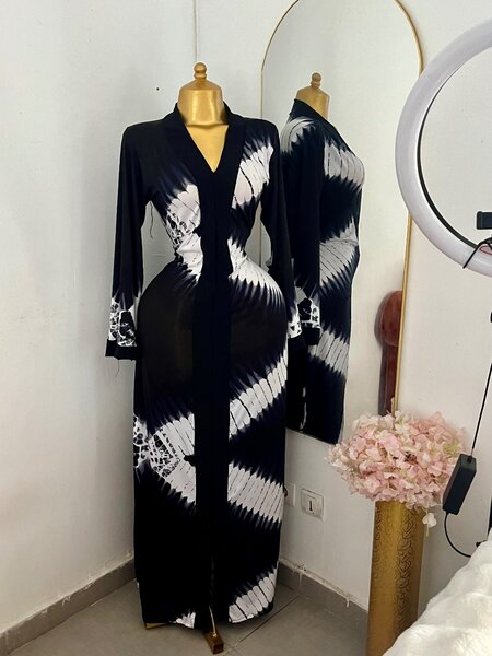 Robe Longue Noire et Blanche Élégante