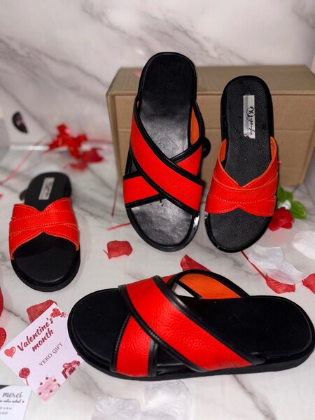 Sandales en couple . Femme 39 homme 44