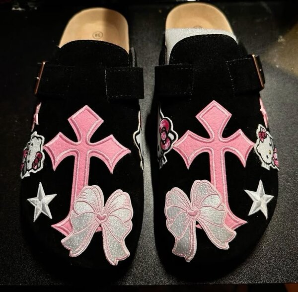 Pantoufles élégantes avec motifs