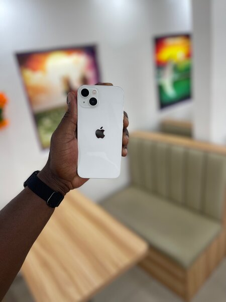 iPhone 13 simple 128Go colis tout es d’origine jamais démont