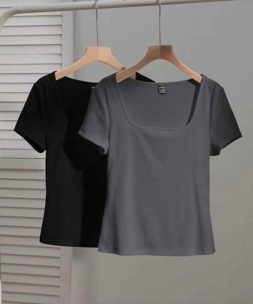 T-shirt col carré élégant