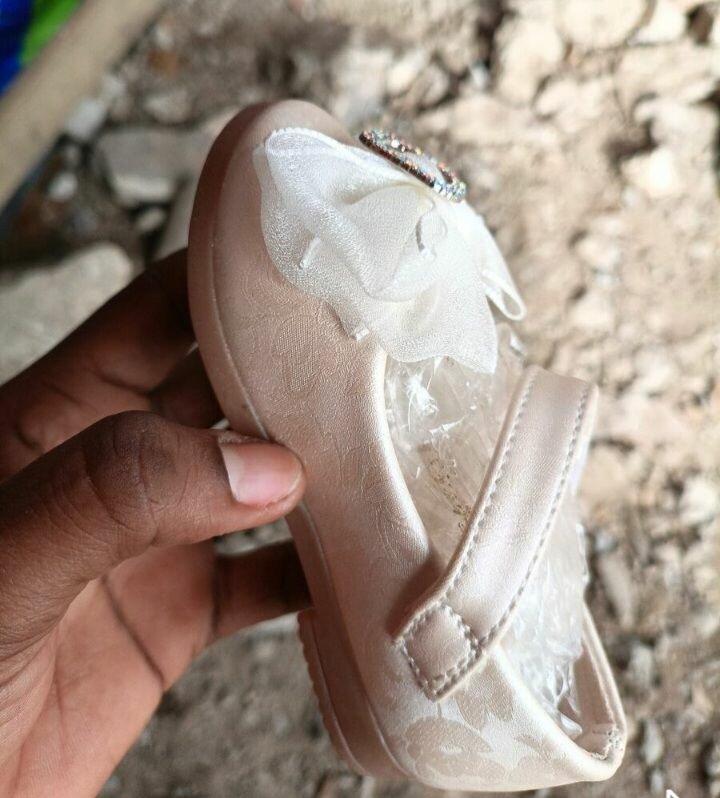 Jolie ballerine bébé brillante