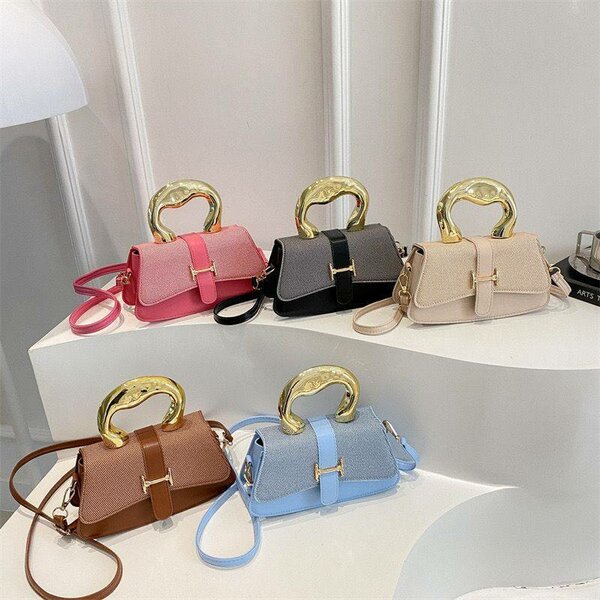 Sac élégant à poignée dorée