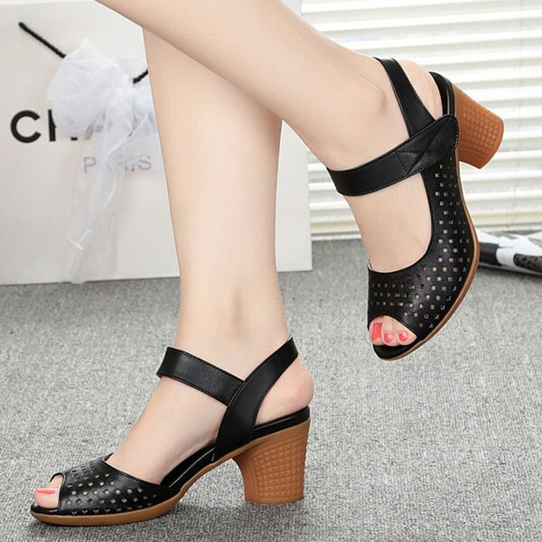 Ladies heel sandals