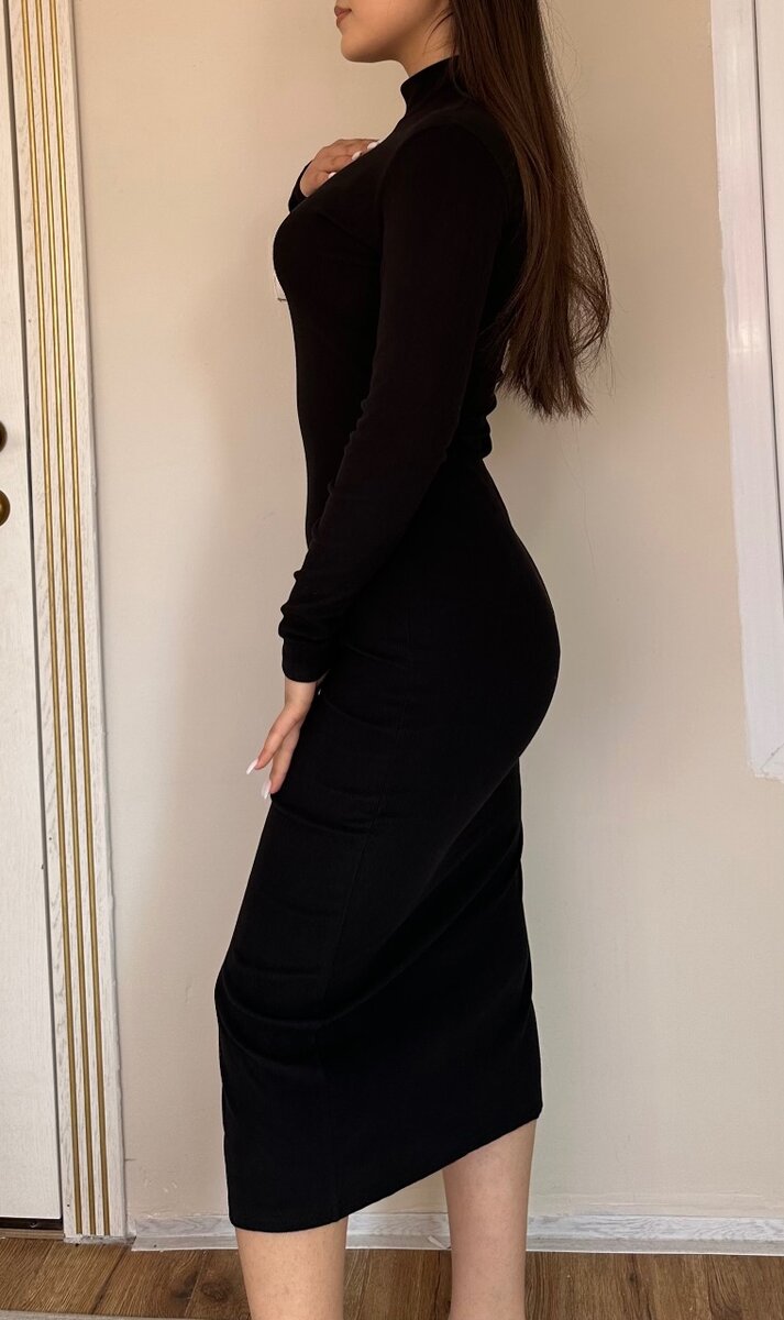 платье длинное с вырезом