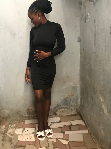 Robe moulante noire élégante