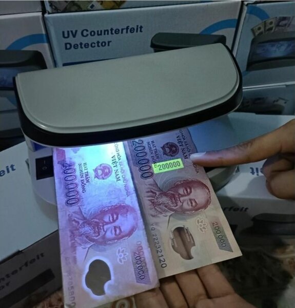 Détecteur de Faux Billets UV