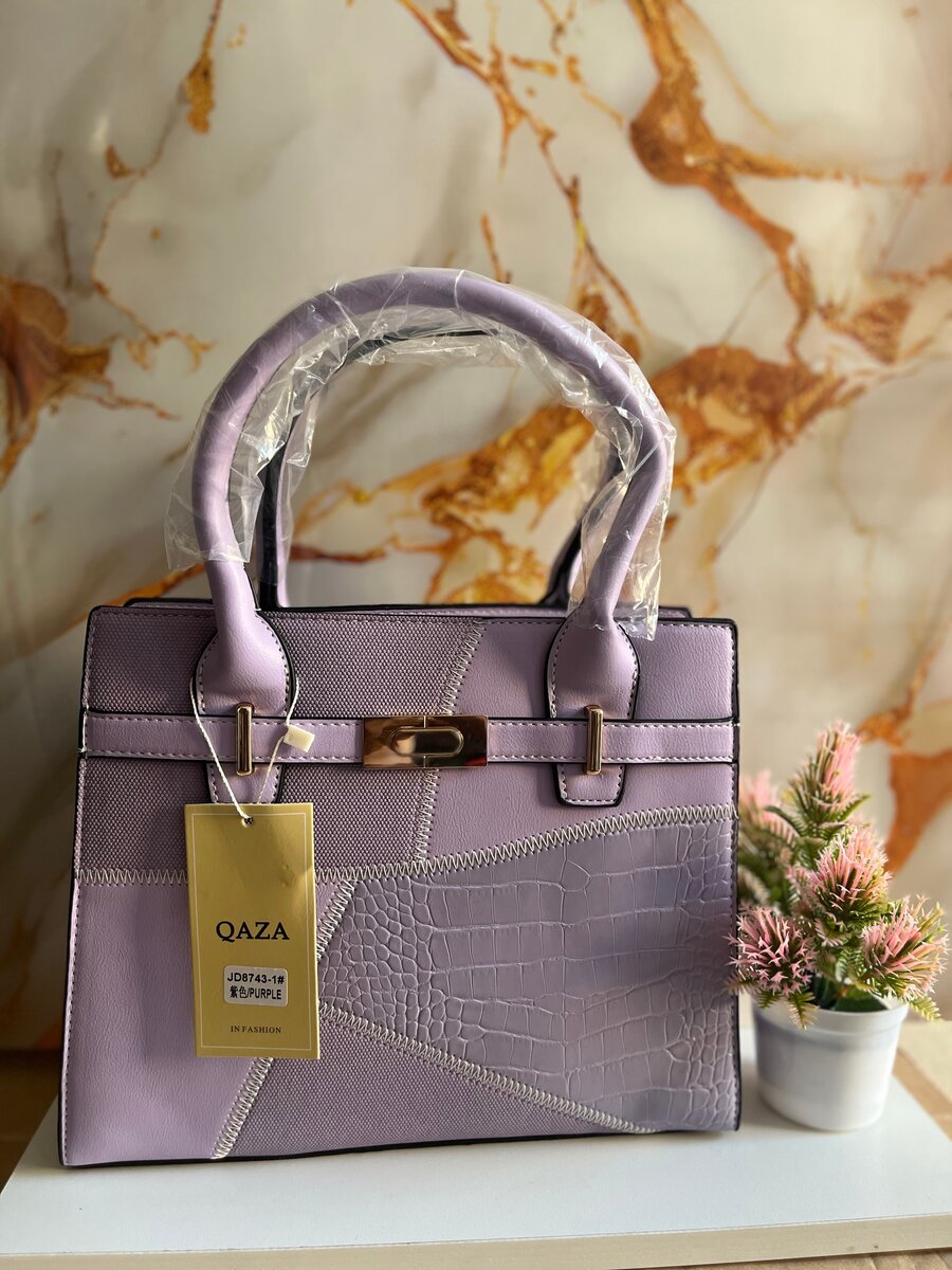 Sac à main violet élégant