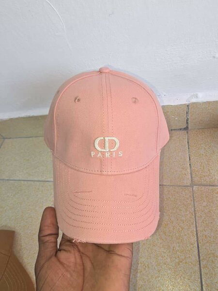 Casquette rose élégante CD
