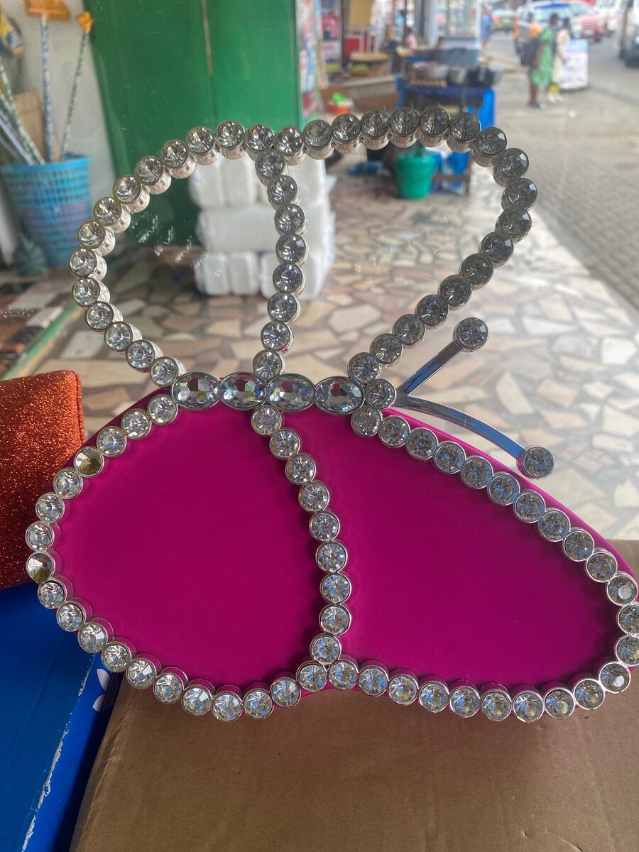 Ladies fashionable hand bags