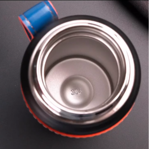 vaccum bottle with leather bag