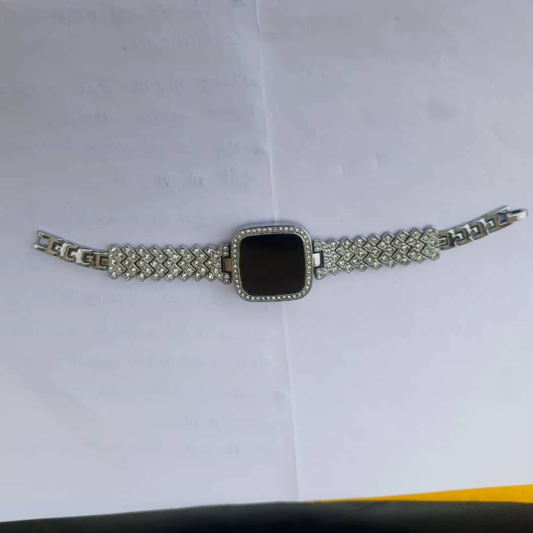 Montres élégantes en métal