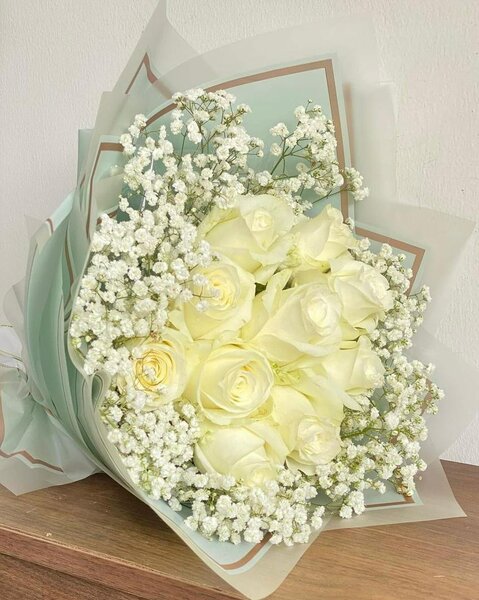 White roses bouquet