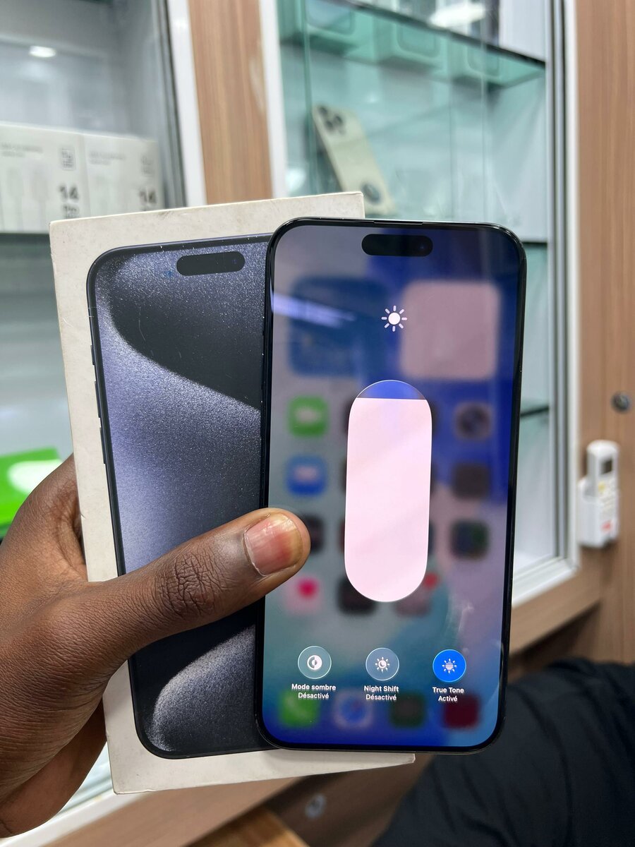 iPhone 15pro max 512Go très pr