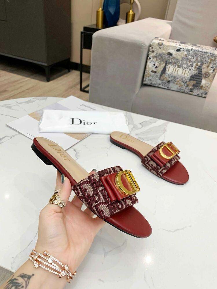 Ladies slippers