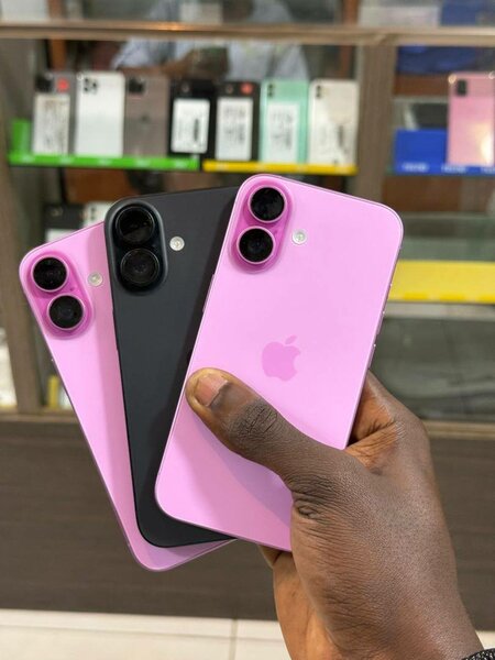 iPhone 16 - Rose et Noir