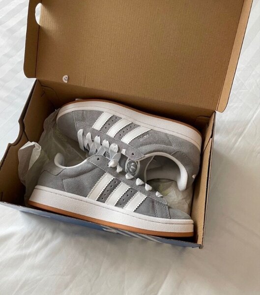 Sneakers en daim gris