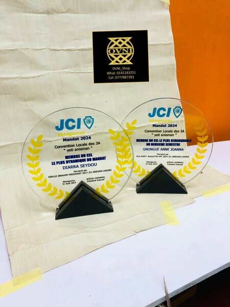 TROPHÉE EN PLEXIGLAS