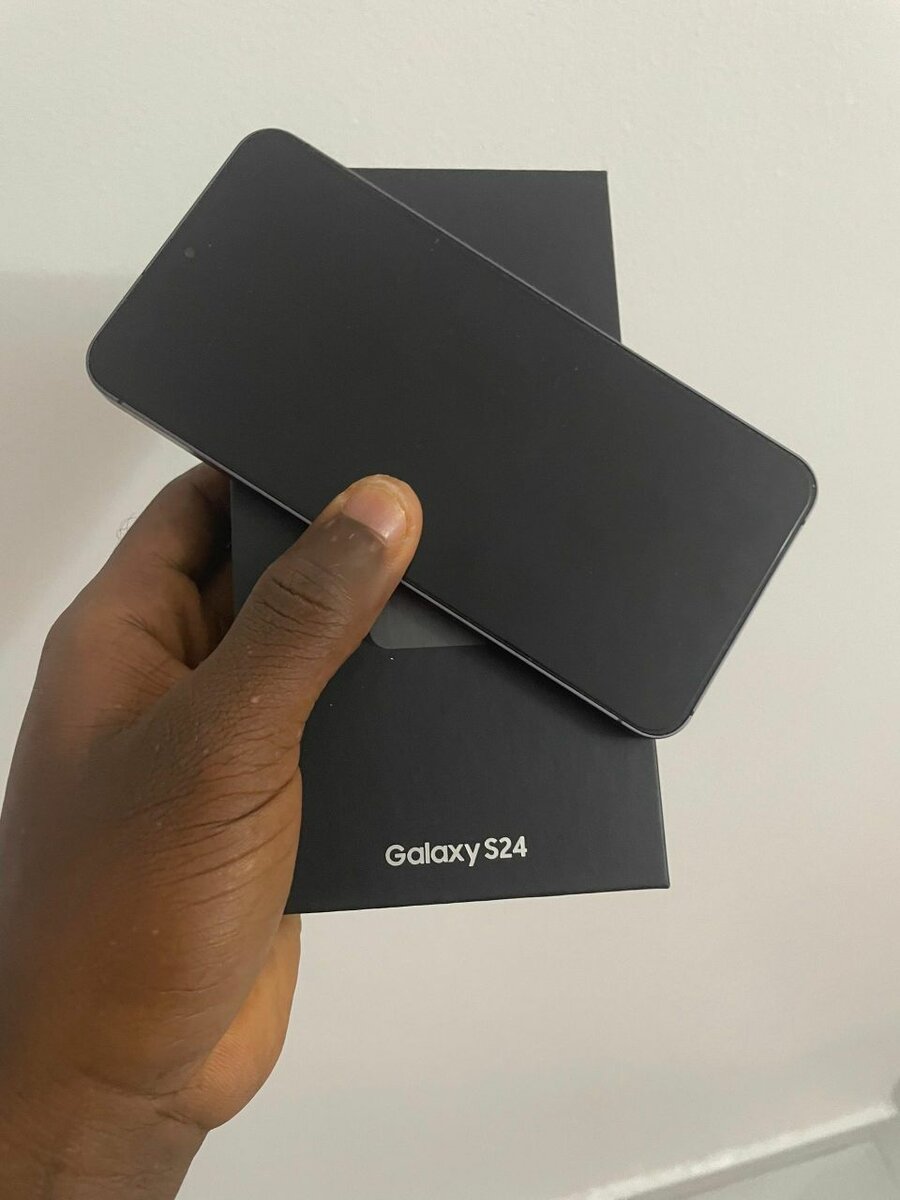 Samsung Galaxy S24 Smartphone
