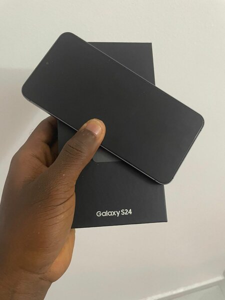 Samsung Galaxy S24 Smartphone