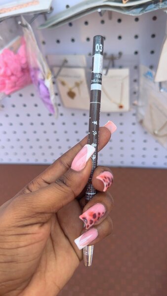 Crayon à sourcils longue tenue