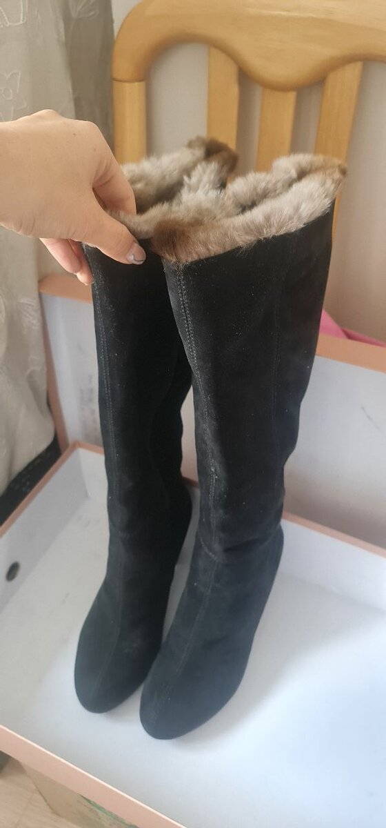 Сапоги замшевые на каблуке чёрные