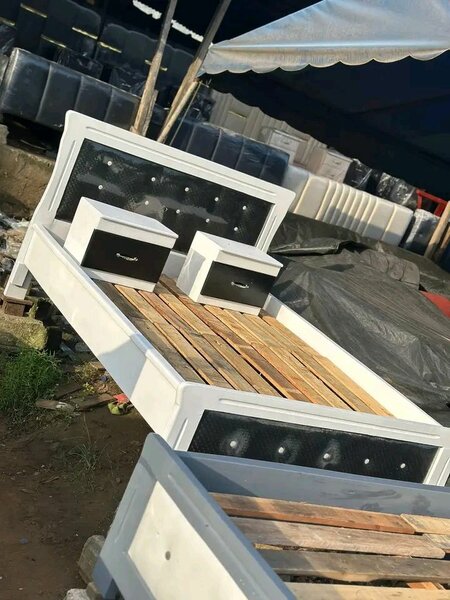 Lit double élégant avec tiroirs