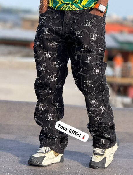 Jean noir à motifs tendance