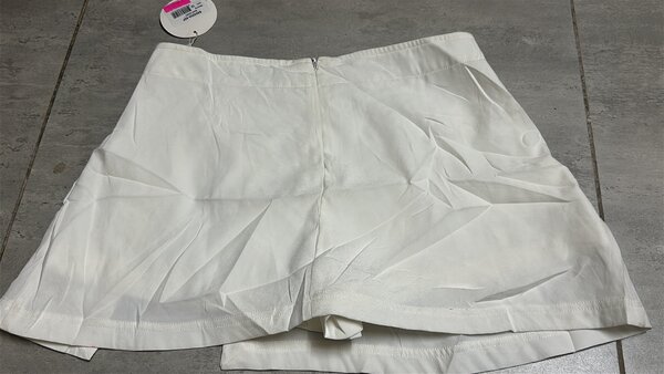 Short en lin blanc élégant