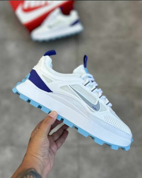 Sneakers blancs modernes homme