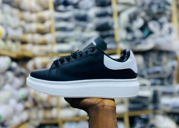 Sneakers noires élégantes