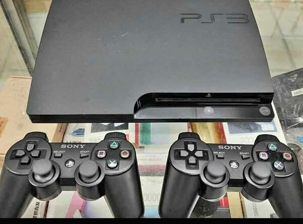 Console PS3 avec Manettes