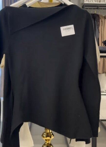 Лонгслив черный ассиметричный, вырез - лодочка