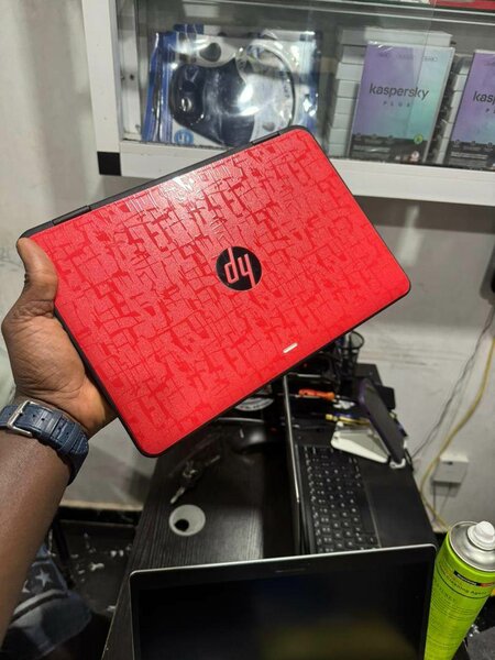 Hp 11E Dual core  4/256 go 95,