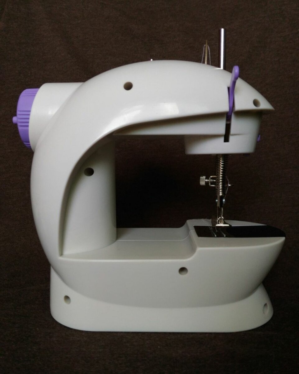 Mini sewing machine