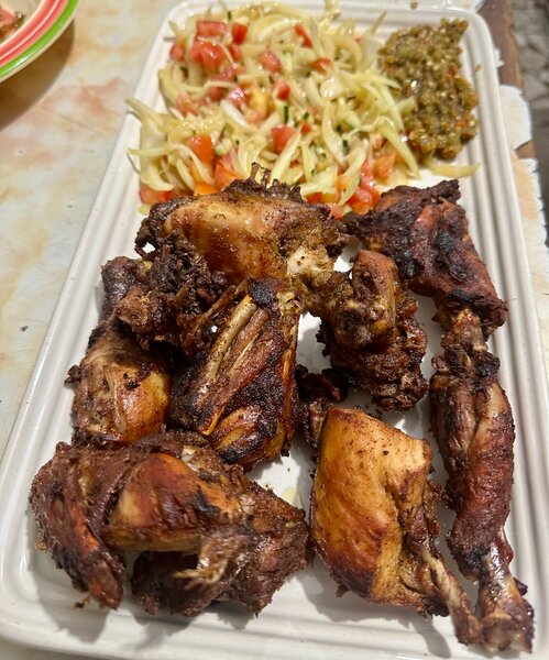 Poulet grillé avec salade fraîche