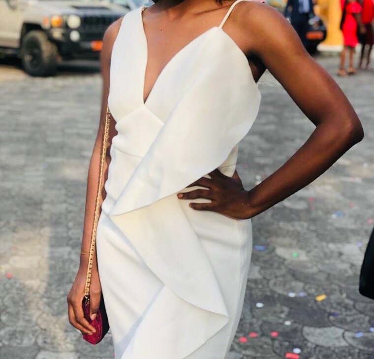 Robe blanche manche asymétrique T38