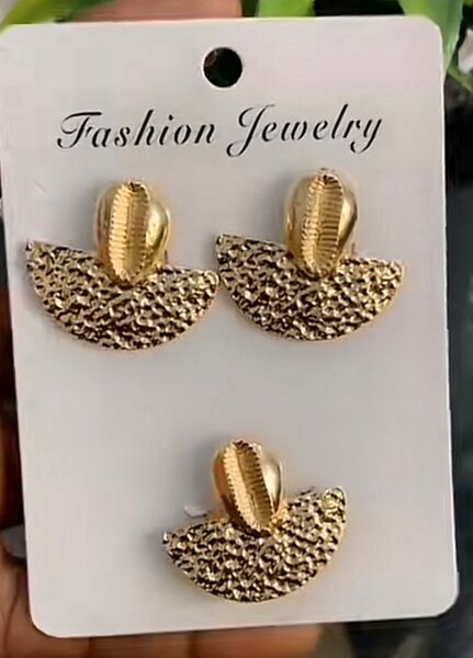 Bijoux dorés tendance