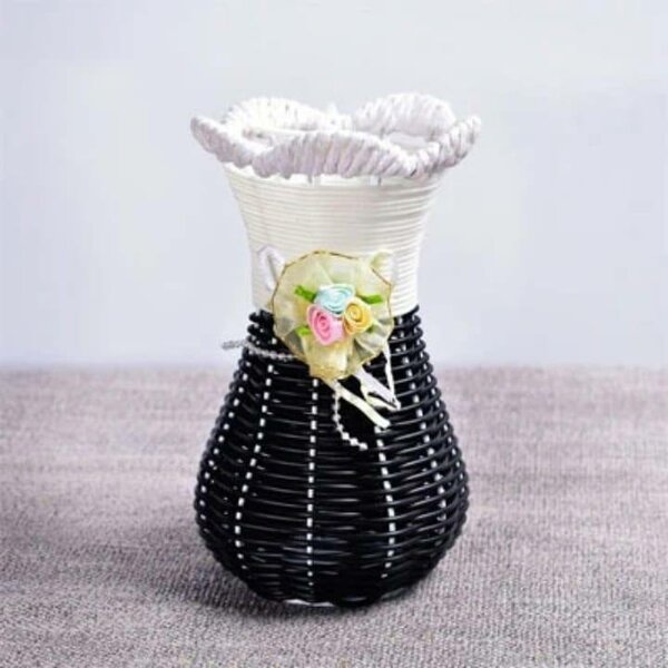 Vase décorative en osier