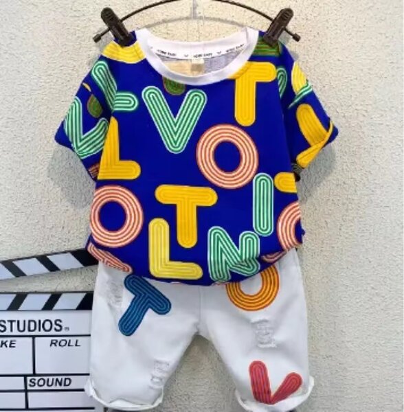 Tenue colorée pour enfants