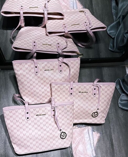 Sac à main rose élégant