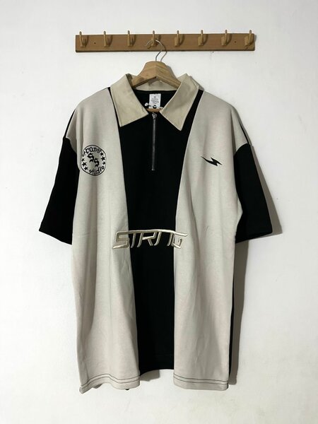 Polo noir Strange Studio 2025