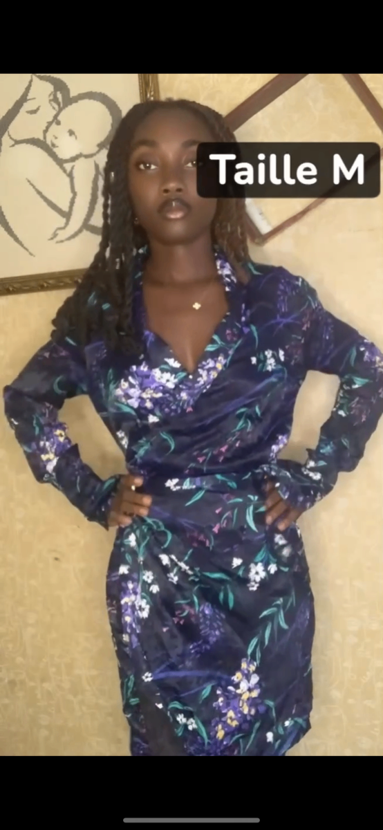 Robe chemise florale élégante