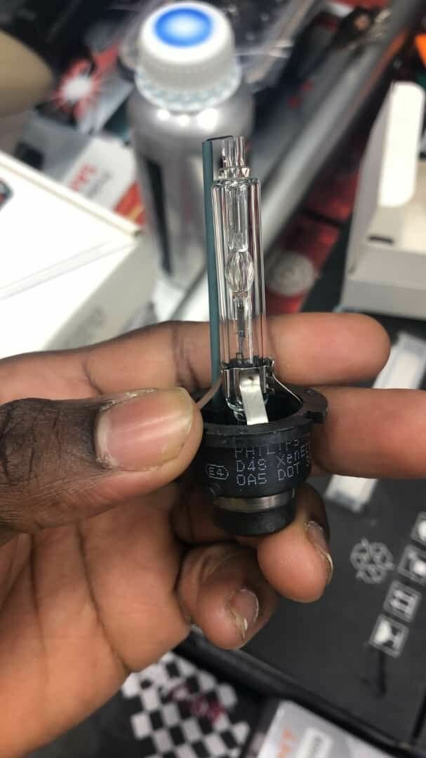 Toyota Vitz Headlight bulb