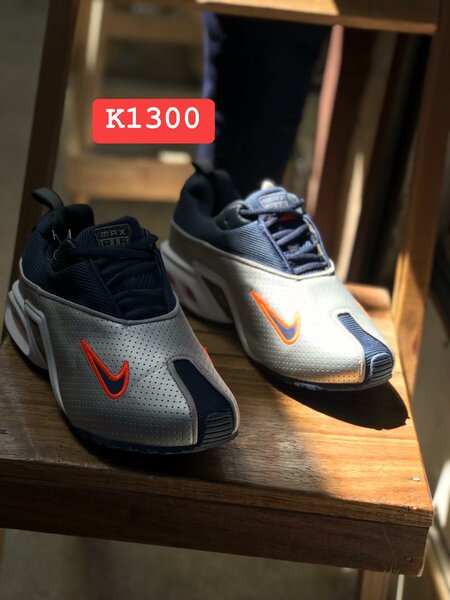 sport shoes 