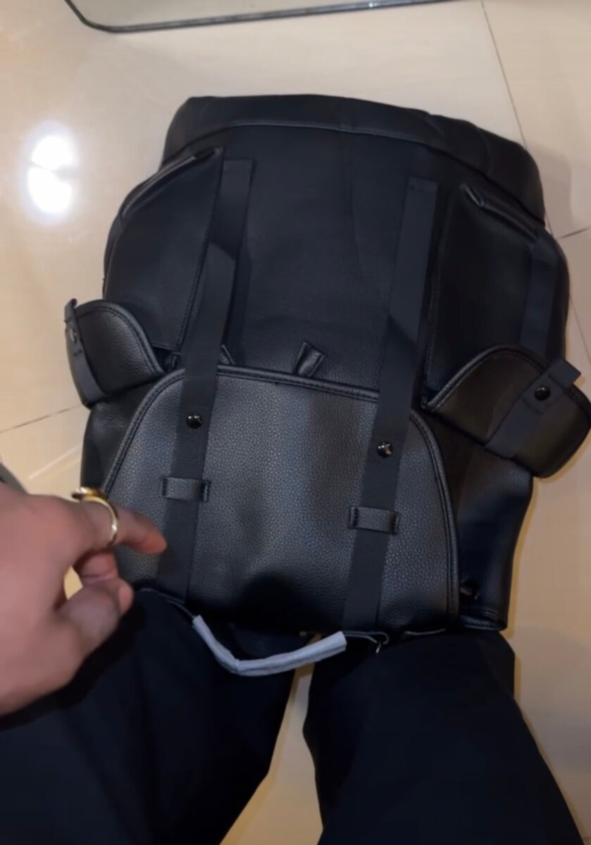 Sac à dos en cuir noir élégant